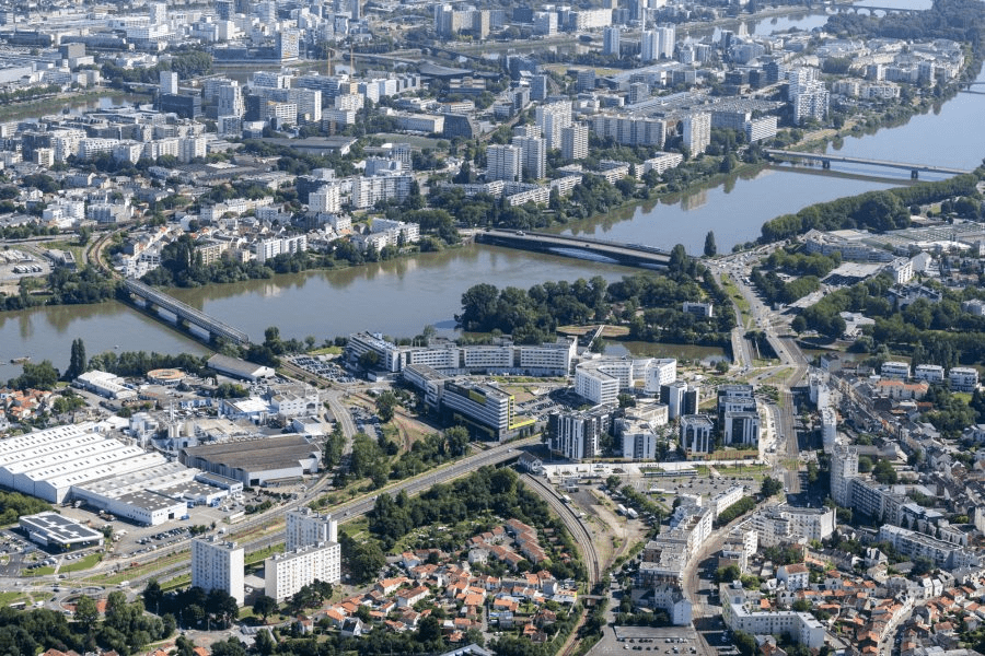 Quartier Saint-Jacques à Nantes, équilibré et accessible, attirant étudiants et jeunes professionnels pour une gestion locative en colocation.