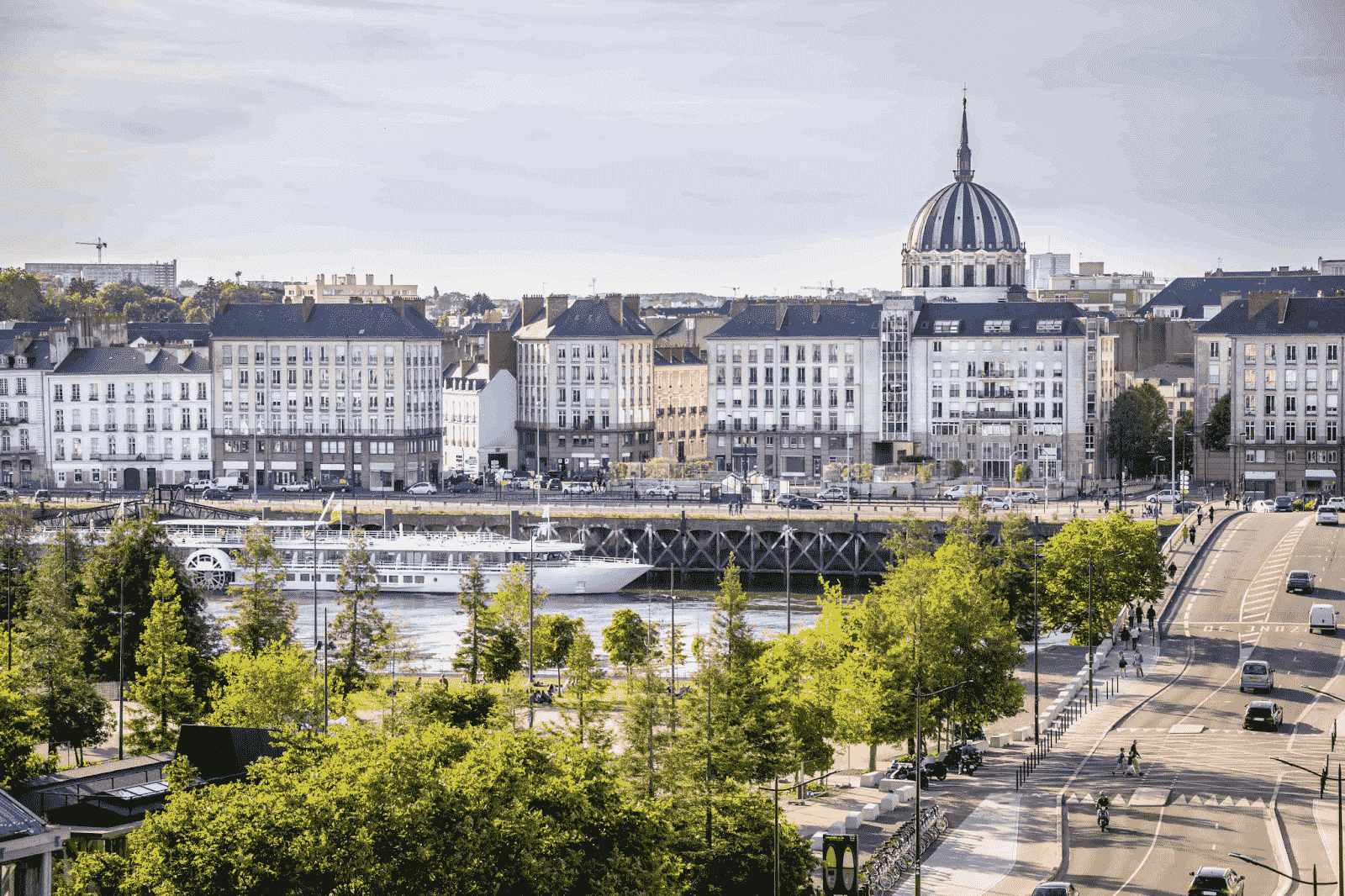 L’Île de Nantes, quartier moderne en pleine transformation, dynamique et prisé pour la colocation.
